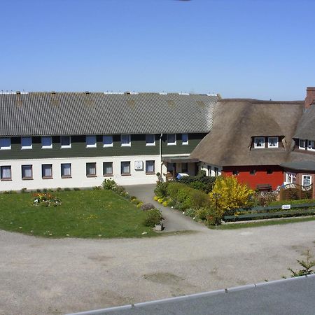 Ferienwohnungen Im Hotel Garni Zur Post Utersum Habitación foto