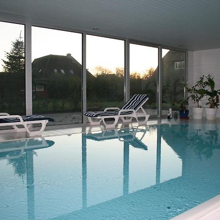 Ferienwohnungen Im Hotel Garni Zur Post Utersum Habitación foto
