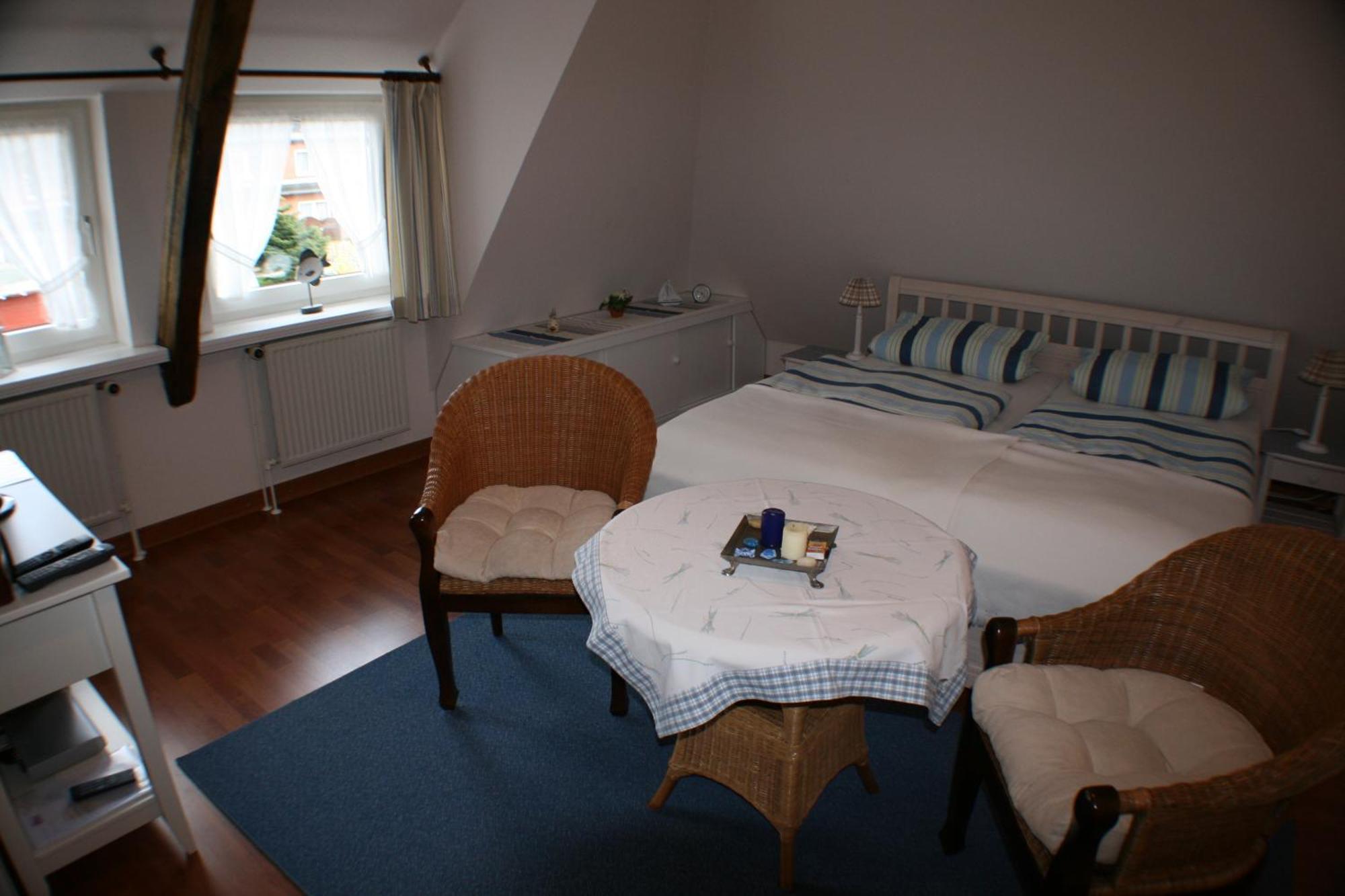 Ferienwohnungen Im Hotel Garni Zur Post Utersum Habitación foto