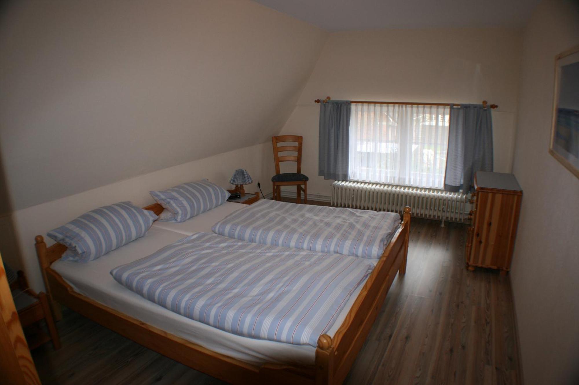 Ferienwohnungen Im Hotel Garni Zur Post Utersum Habitación foto