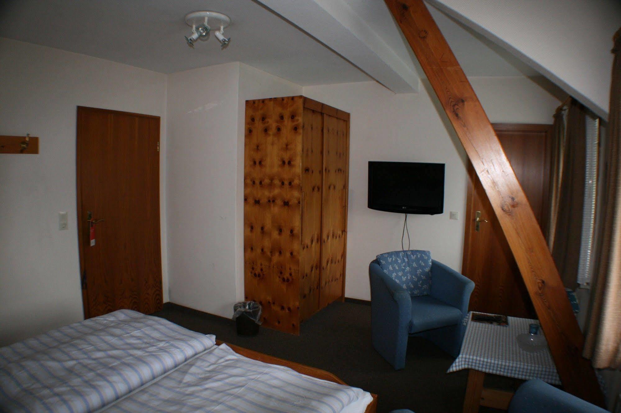 Ferienwohnungen Im Hotel Garni Zur Post Utersum Exterior foto